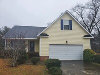Building Photo - 3 bd/ 2 ba located MINUTES from Fort Bragg...