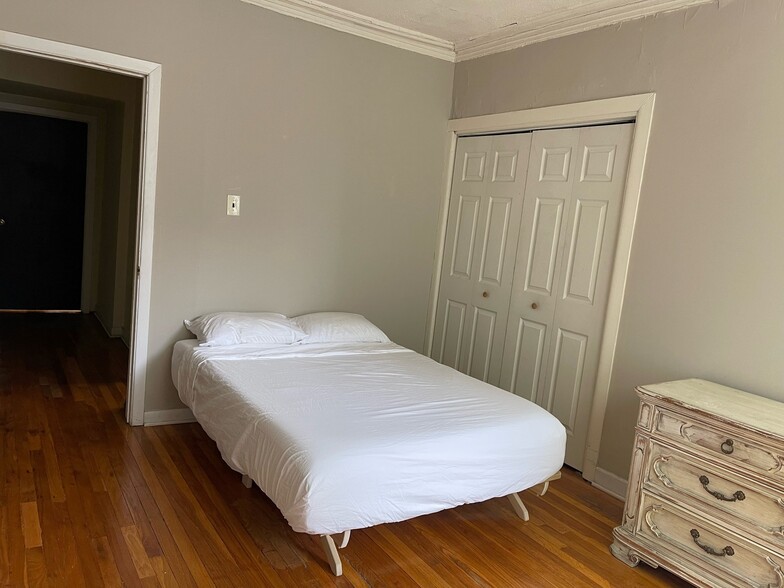 Bedroom #2 - 1318 W Sunnyside Ave