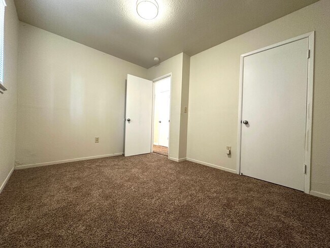 Building Photo - 525 Downing Ln