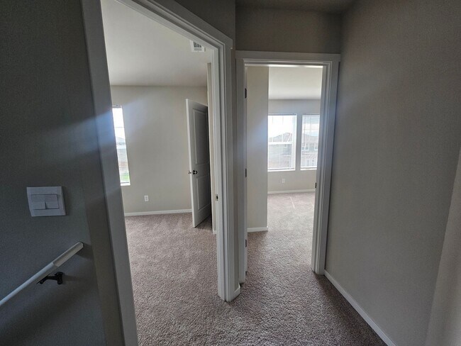Building Photo - Stunning 4-Bedroom Pet-Friendly Home for L...
