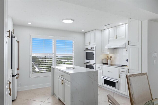 Building Photo - 4401 Gulf of Mexico Dr
