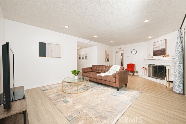 Building Photo - 895 Altura Way