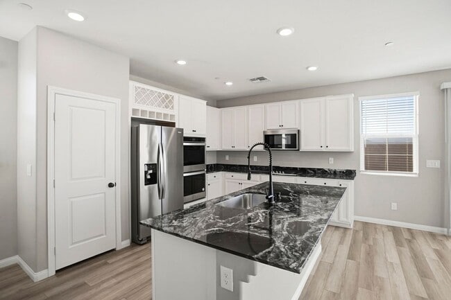 Building Photo - Inspirada Beauty With Bed and Bath On 1st Floor