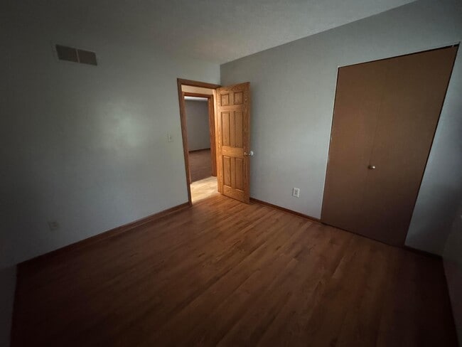 Building Photo - 2975 Stillmeadow Dr