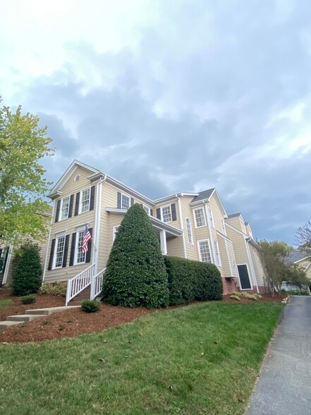 Building Photo - 507 Highgrove Dr
