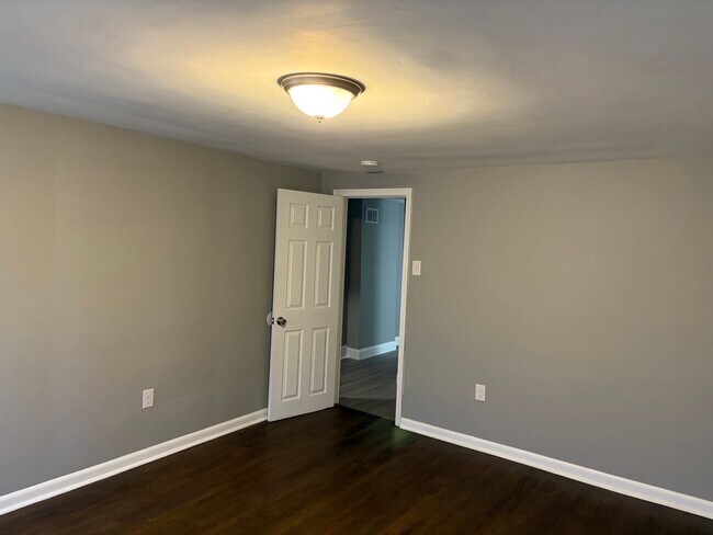 Building Photo - Fully Renovated 3BR/2BA Corner Twin Home-Move in Ready