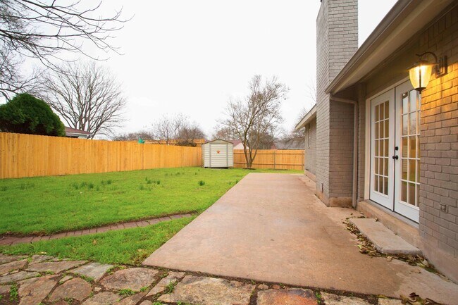 Building Photo - 2800 Bushnell Dr