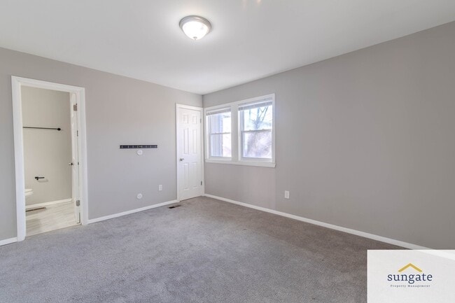 Building Photo - 4254 Cayuga Rd