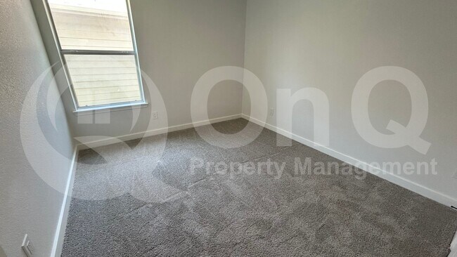 Building Photo - 1028 Aviary Dr