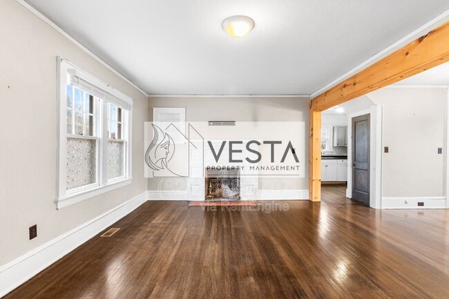 Building Photo - 68 Maple St