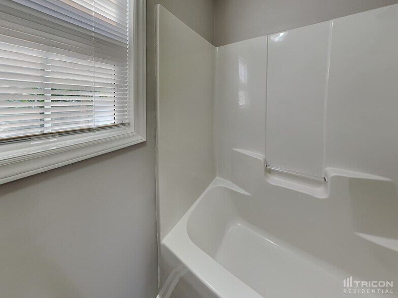 Building Photo - 1203 Delham Rd