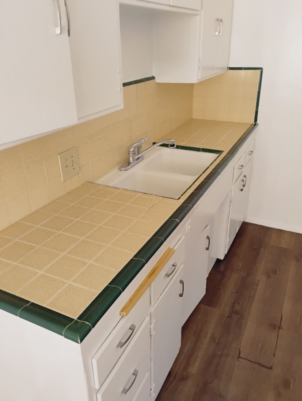 Building Photo - 2239 N Catalina St