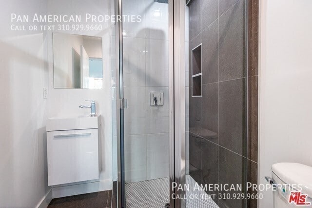 Building Photo - 1309 1/2 N Orange Dr.-