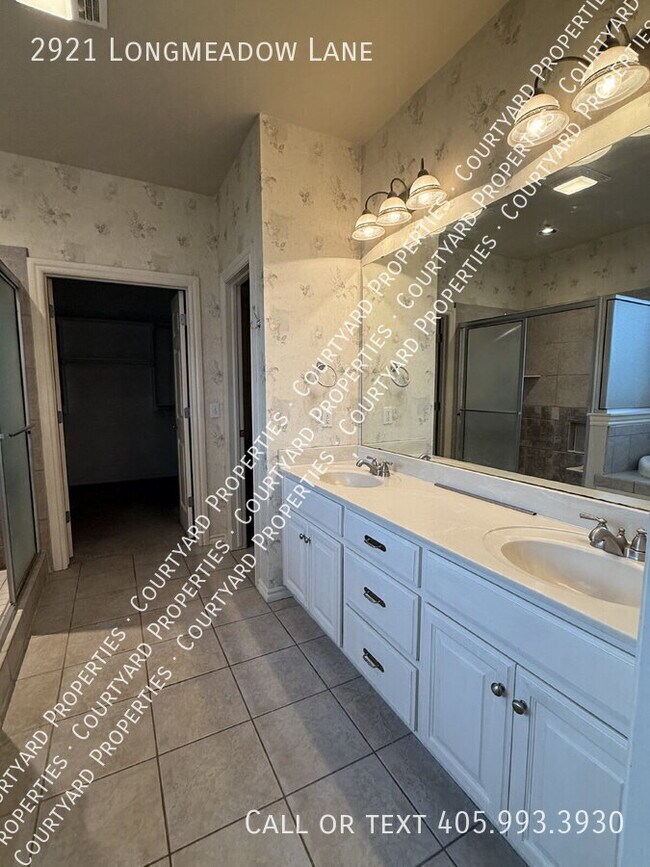 Building Photo - 2921 Longmeadow Ln