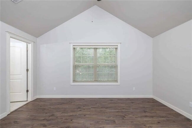 Building Photo - 438 S Sang Ave