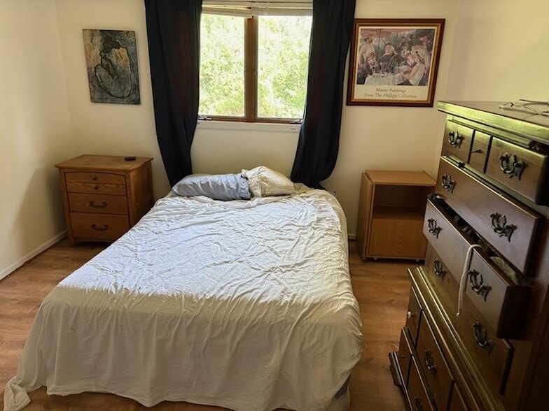 bedroom 1 - 1074 Mineral Springs Dr