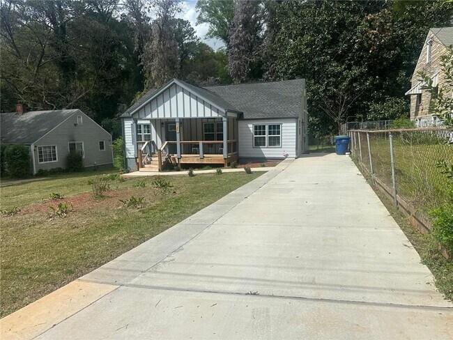 Building Photo - 1841 Bayberry Dr SW