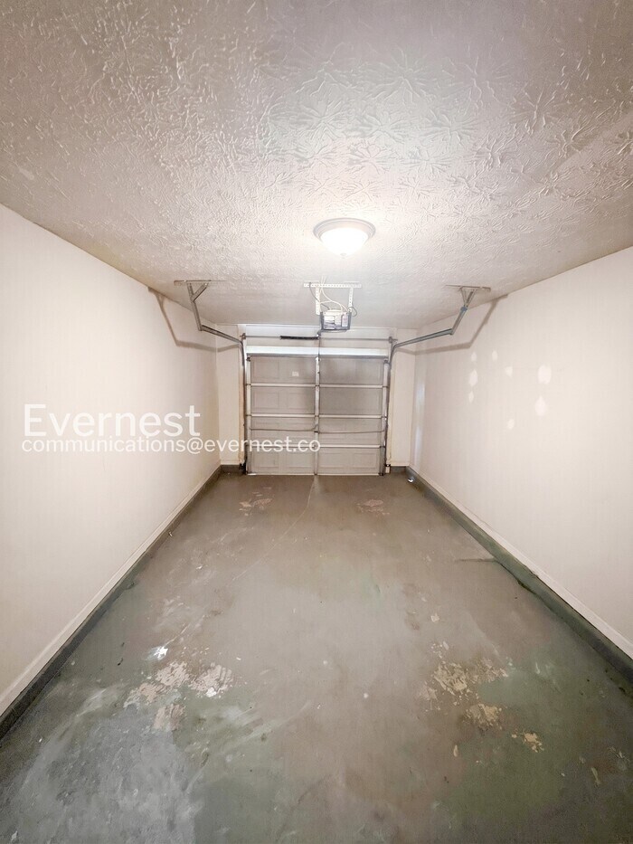 Building Photo - 1408 Creek View Dr