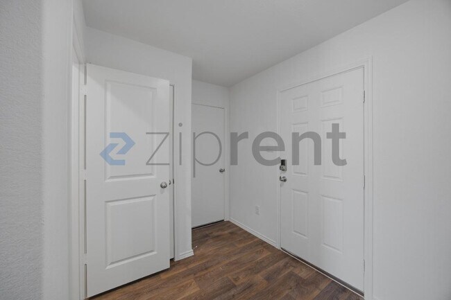 Building Photo - 5106 Blind Shot