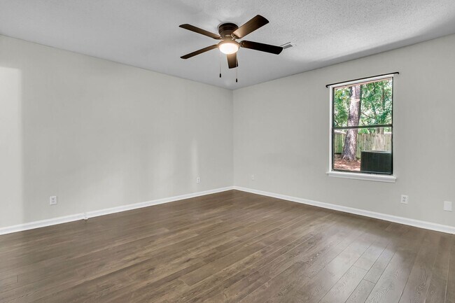 Building Photo - 216 Parlor Dr