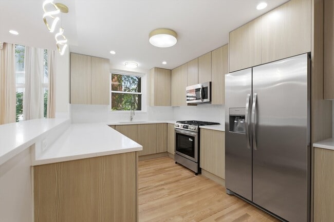 Building Photo - 5510 S Cornell Ave