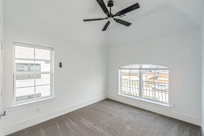 Building Photo - 4878 Limousine Ln