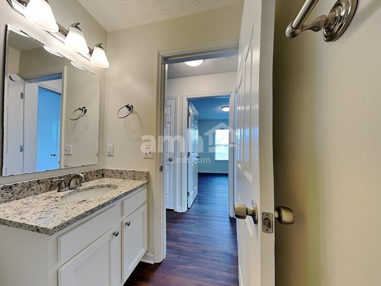 Building Photo - 1266 Poplar Hill Dr