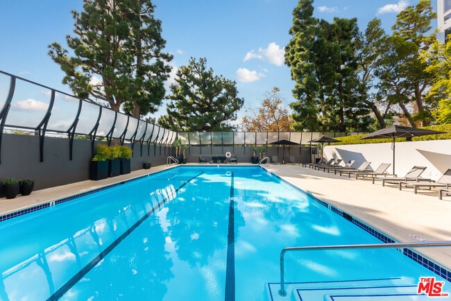 Building Photo - 2220 Ave of the Stars