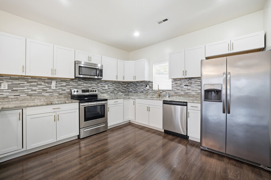 Building Photo - 16 Bagley St