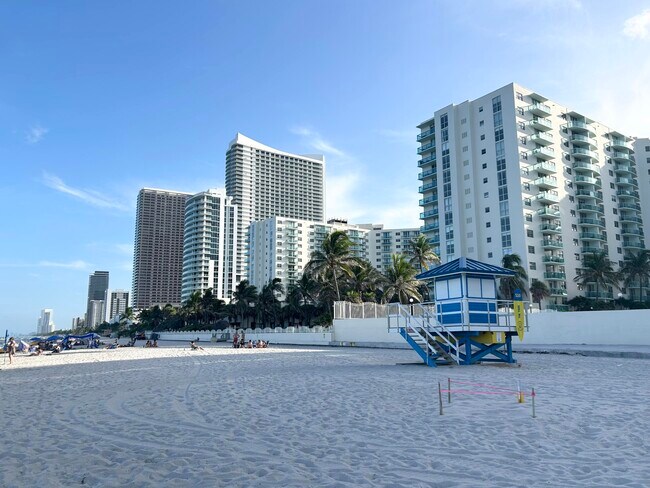 Building Photo - 3725 S Ocean Dr