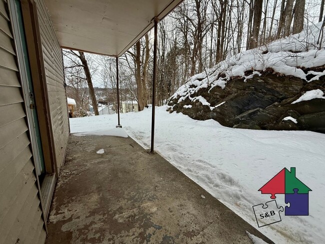 Building Photo - 32 Hall St