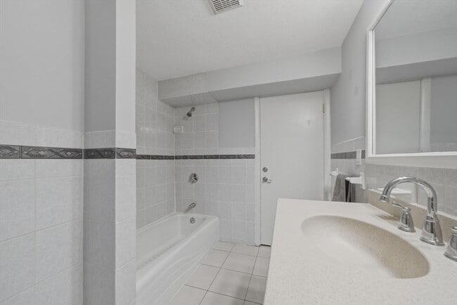 Building Photo - 1 Salem St