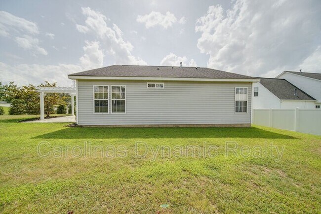 Building Photo - 120 Lantana Dr