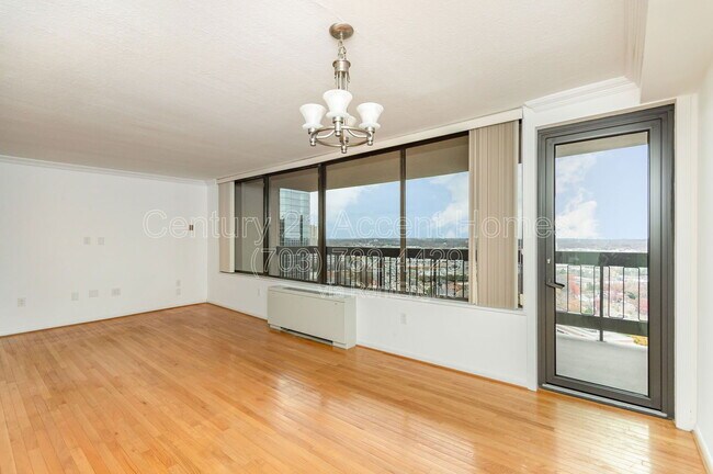 Building Photo - 3701 S George Mason Dr