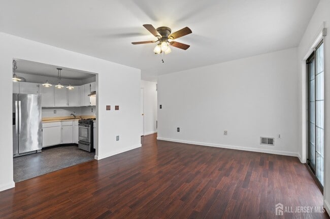 Building Photo - 12 Kingston Run