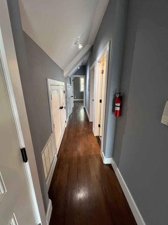 Building Photo - 44 Duer Pl