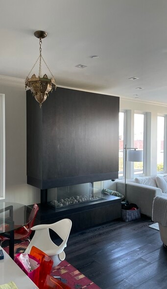 Ortal heating gas fireplace in main living space. - 836 N Point St