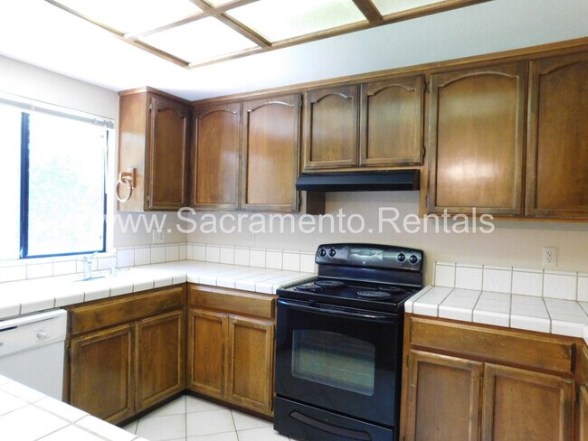 Building Photo - 7452 Santa Susana Way