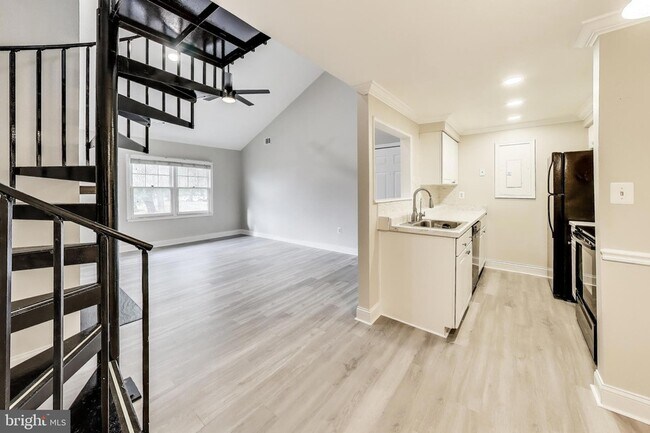 Building Photo - 13041 Shadyside Ln