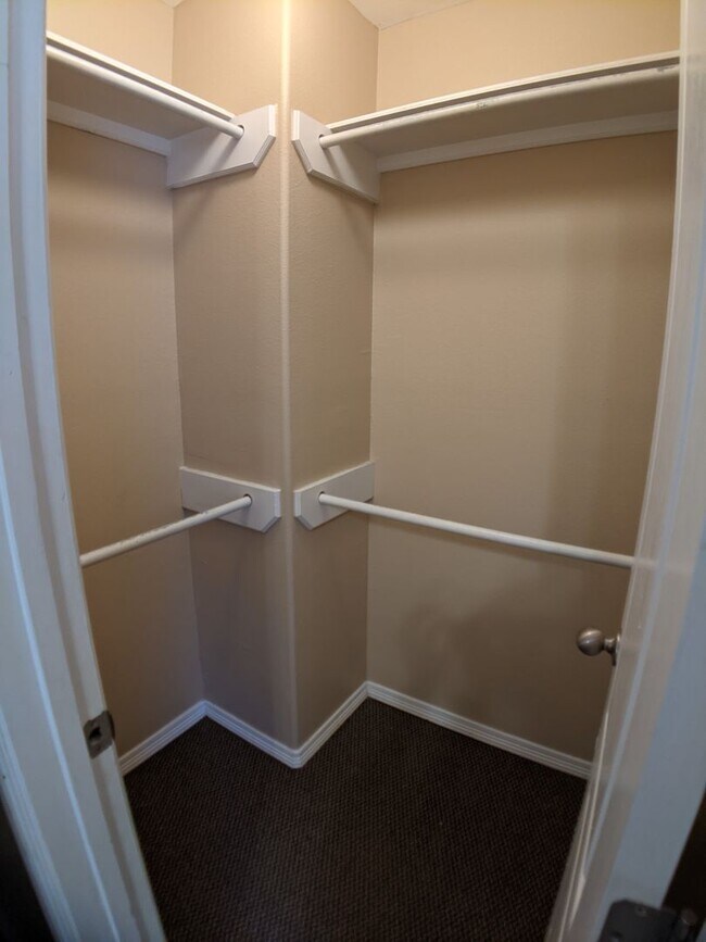 Building Photo - 721 Sonesta Ct