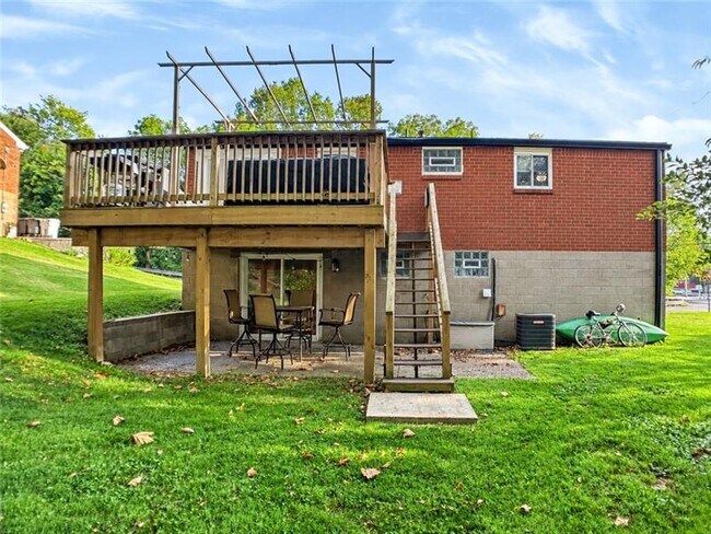 Building Photo - 601 Victory Rd