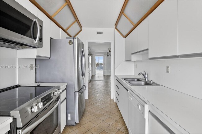 Building Photo - 19707 Turnberry Way