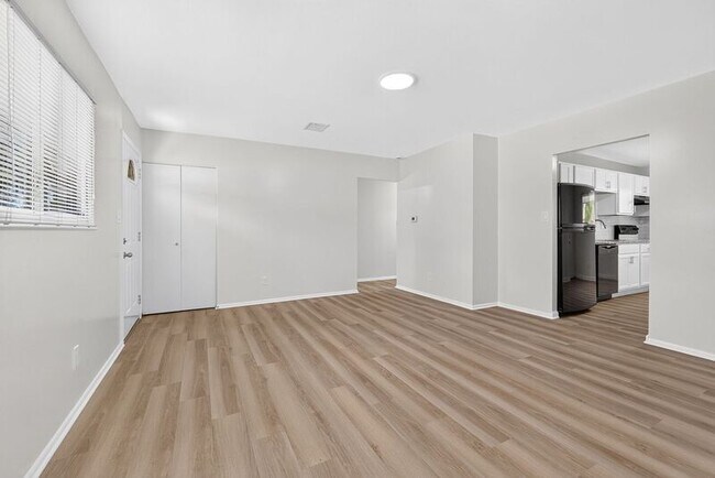 Building Photo - 5168 Mapleridge Dr