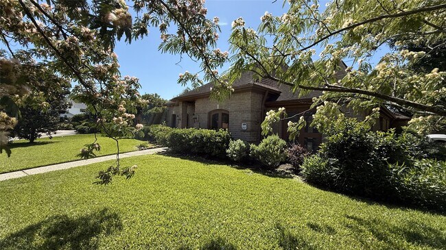 Building Photo - 11527 Cedar Creek Dr