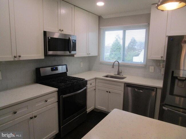 Building Photo - 1908 Fenwood Ave