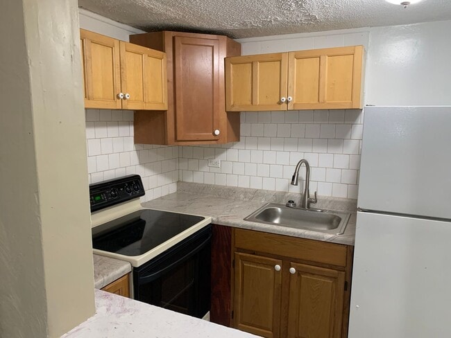 Primary Photo - Recently updated Reading City 2 bedroom to...