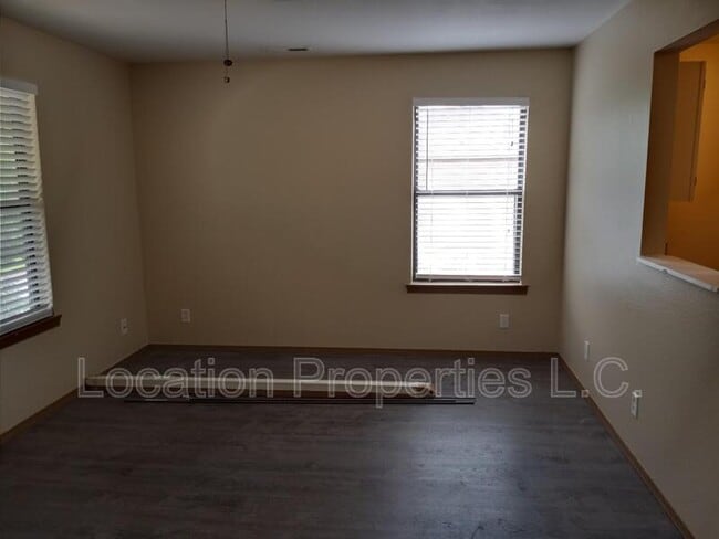 Building Photo - 950 Monterey Way