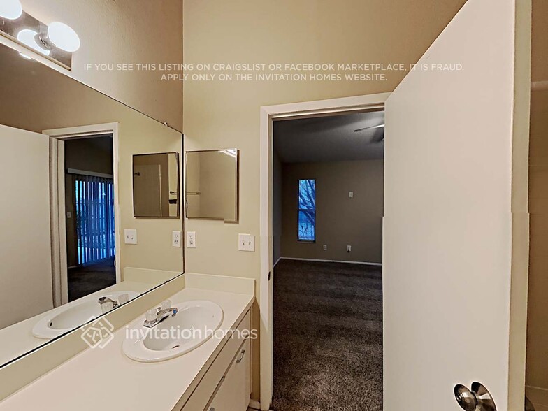 Building Photo - 11658 Hidden Hollow Cir