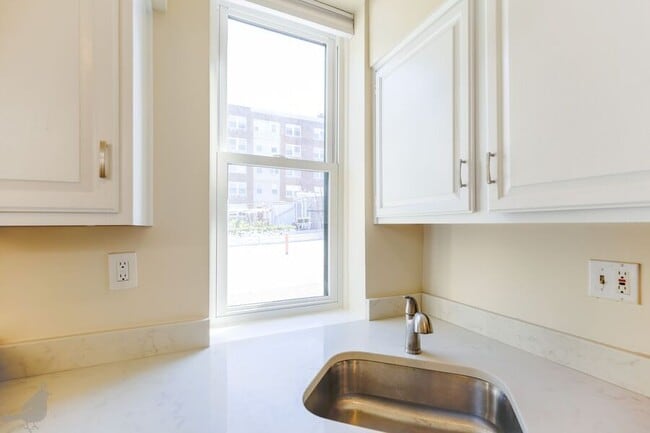 Building Photo - 1843 Mintwood Pl NW