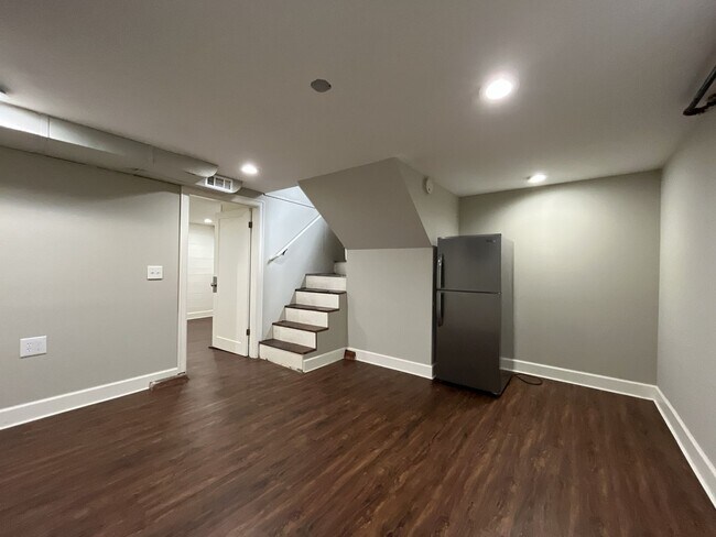 Building Photo - Stunning Rose City Park 5BD 2BA Home with Gas Fireplace Updated Finishes, Air Conditioning & Laun...